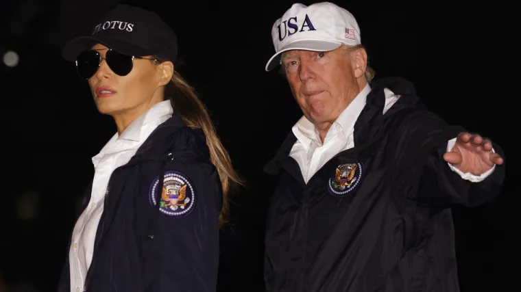 Kritike i podsmijeh na račun prve američke dame: Melania se u Teksasu ipak 'iskrcala' u tenisicama