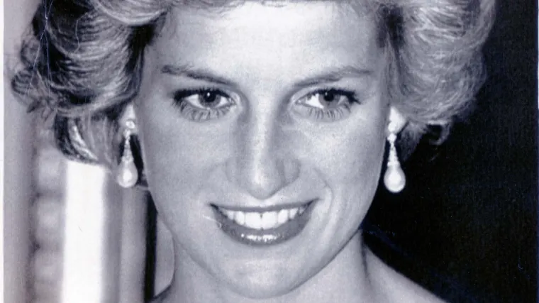 Princeza Diana okrenula je britansku monarhiju naglavačke i obilježila doba u kojem je živjela: sve je počelo kao bajka, a zavr&scaron;ilo kao tragedija