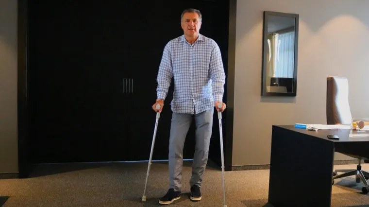 Nakon &scaron;to je pro&scaron;li tjedan upucan u nogu: Zdravko Mamić na Facebooku objavio fotografije ozljede te poslao jasnu poruku