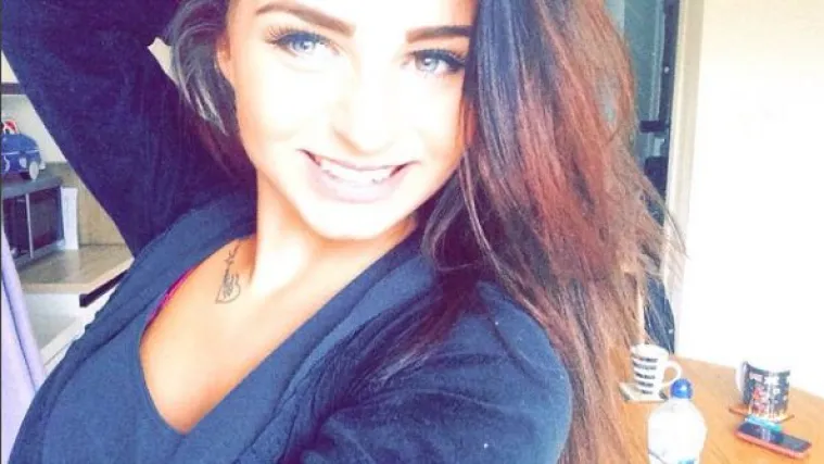 Instagram model kaže da joj je slikanje selfieja u kupaćem kostimu spasilo život