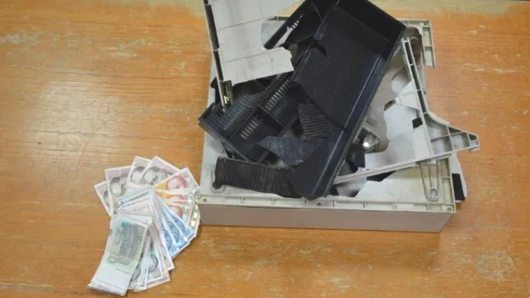 Maloljetnici u akciji: iz kafića ukrali blagajnu s novcem