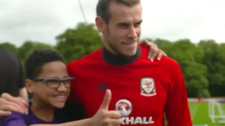 Pogledajte reakciju klinca kojeg je odu&scaron;evila vel&scaron;ka zvijezda