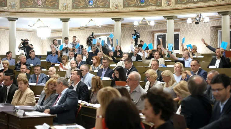 Zagrebačka Gradska skup&scaron;tina: ustrojeni novi gradski uredi, a preimenovanje Trga mar&scaron;ala Tita očekuje se u kasnim noćnim satima