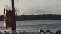 Turisti snimali kako kanader uzima vodu, a onda je krilom polomio jarbol njihova broda