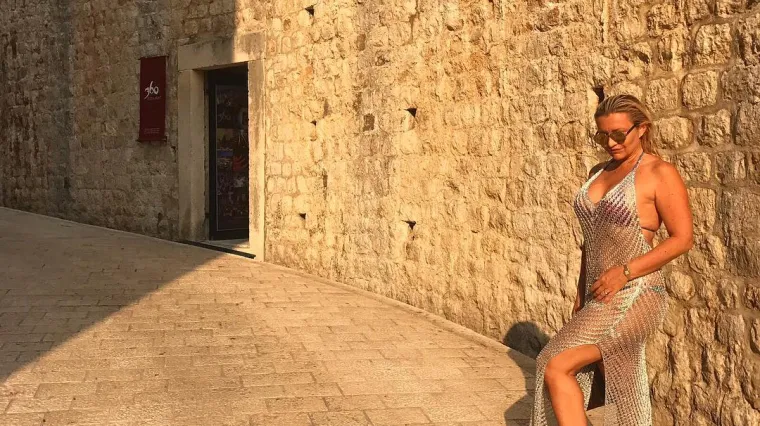 Slikala se polugola u staroj gradskoj jezgri, ali je imala olakotnu okolnost