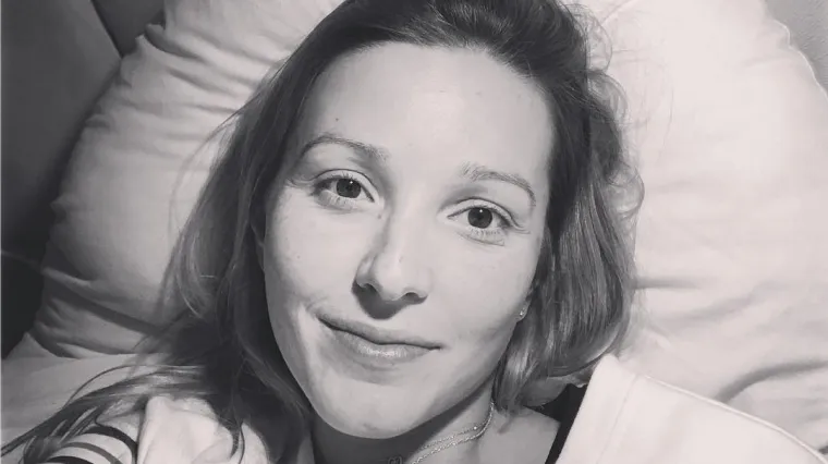 Srbi ismijavaju Novakovu suprugu zbog predavanja studentima