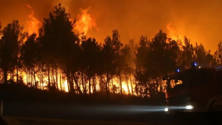 Požar na Biokovu i dalje se &scaron;iri: gase ga i kanaderi
