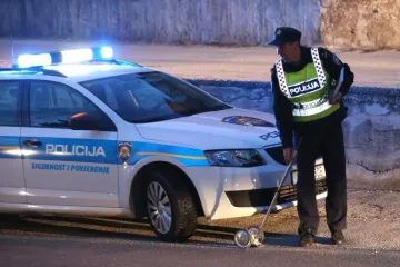 45-godi&scaron;njak automobilom sletio s ceste i na mjestu poginuo