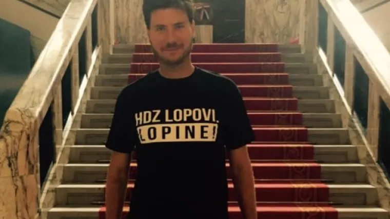 Pernar se u Saboru pojavio u majici s natpisom 'HDZ lopovi, lopine'