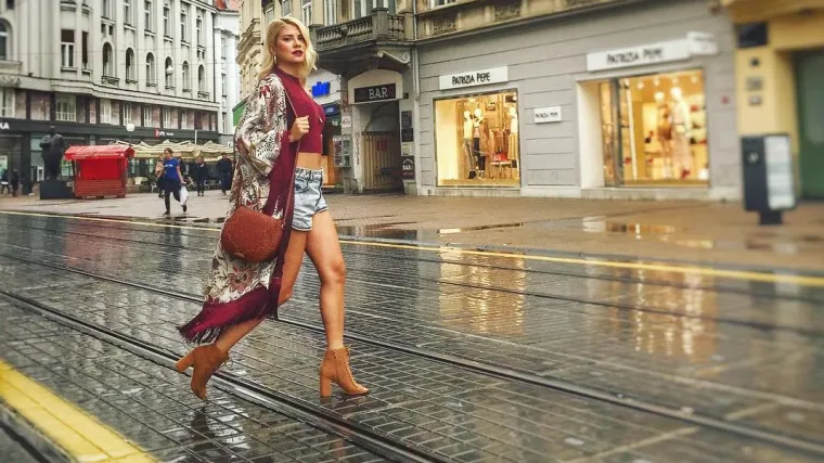 Te&scaron;ko je rije&scaron;iti se vrućih hlačica, ali tko bi joj zamjerio