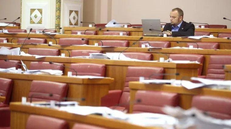 SDP-ovac rekorder po izostancima u Saboru: čeka ga kazna od 1350 kuna!