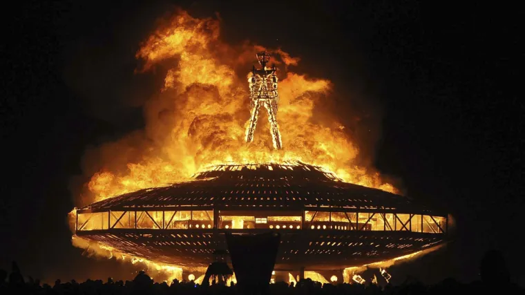 Skočio u plamen i nasmrt izgorio: 41-godi&scaron;njak žrtva najluđeg festivala na svijetu