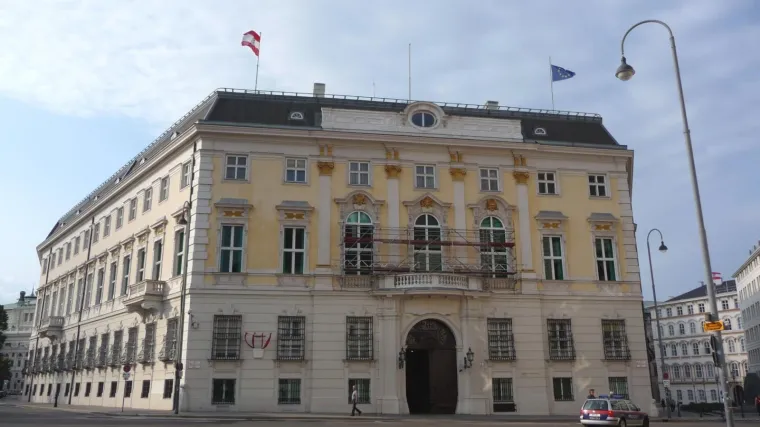 Usred Beča podižu zid: žele spriječiti zabijanje vozilom u zgradu austrijske vlade