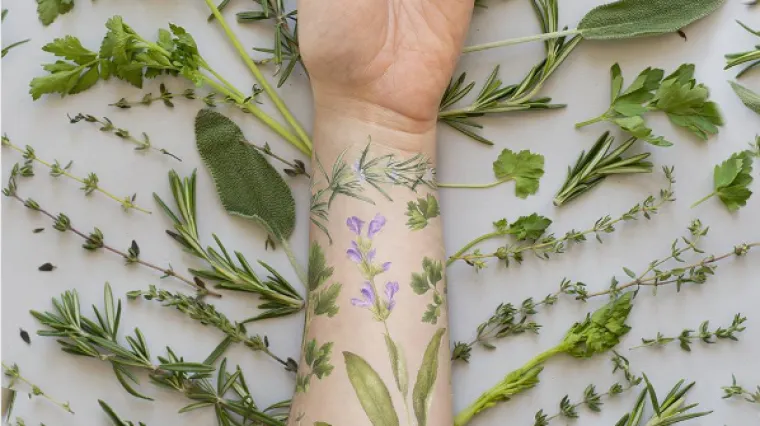 Mirisne tetovaže novi su jesenski hit koji želimo odmah sada: Izgledaju odlično, a miri&scaron;u jo&scaron; bolje