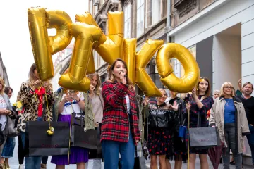 Pinko žene prolaze kroz grad - i to po vlastitim modnim pravilima