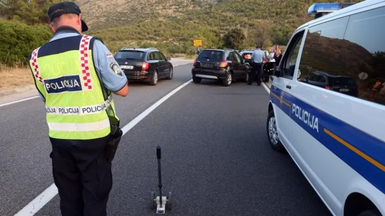 U sudaru dva automobila vi&scaron;e osoba ozlijeđeno