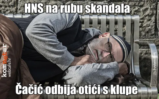 Klupa je njegov dom