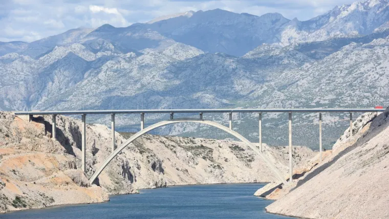 Prvi put u povijesti autocesta A1 između čvorova Posedarje i Maslenica zatvorena zbog - poplave