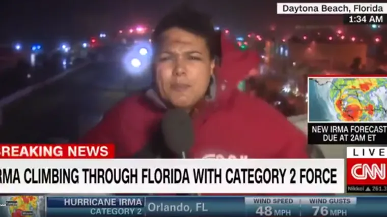 Kako izgledaju javljanja uživo tijekom uragana Irme: reporter se vezao za stup kako ga vjetar ne bi odnio