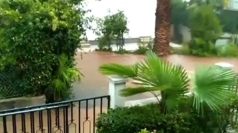 Plivaju na deseci kuća, urušena cesta, poplavljene dvorana, škola, kafići...: 'Ovo je neviđena katastrofa'