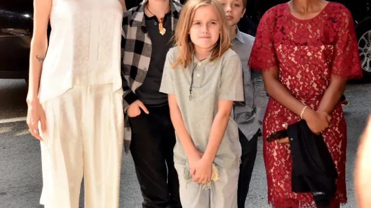 Angelina Jolie do&scaron;la na crveni tepih u pratnji djece i pokazala da je krenula dalje