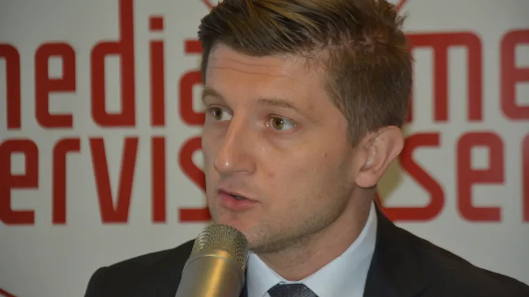 Neće ga biti barem godinu dana?