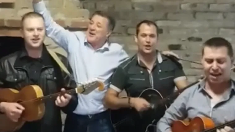 Mamić opet zapjevao: između dva roči&scaron;ta fe&scaron;tao uz 'Inati se, Slavonijo'