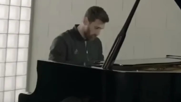 Ne samo u nogama, on preciznost, znanje i talent ima i u rukama