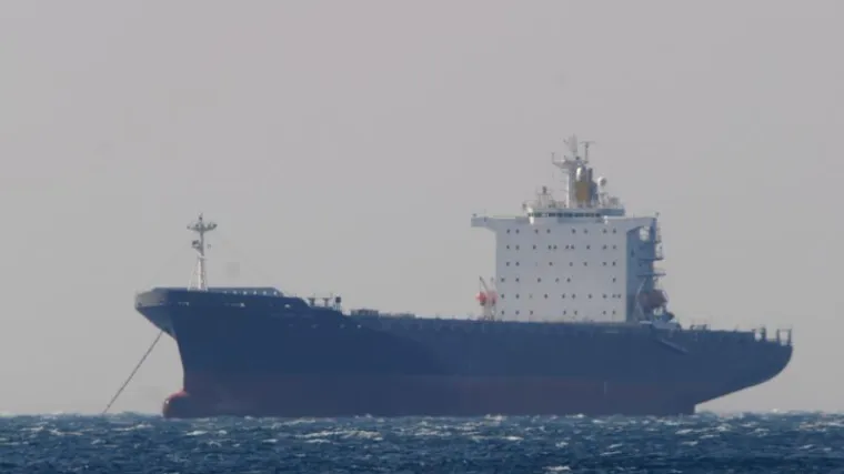 Pet članova posade 'morskog bagera' nestalo nakon sudara s tankerom kod Singapura