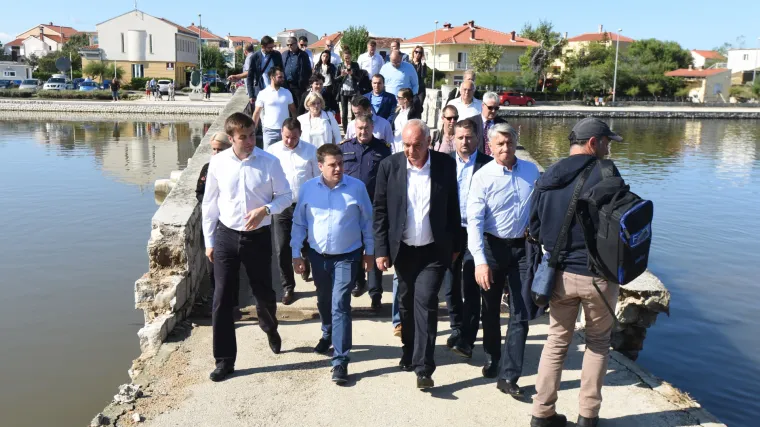 Probijen nasip u Ninu: nebriga Hrvatskih voda ili sila prirode? Ministar Ćorić traži istragu