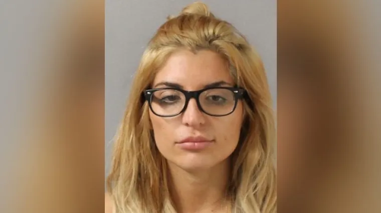 Hladnokrvno upucala beskućnika koji je spavao na pločniku jer ju je tražio da pomakne svoj Porsche