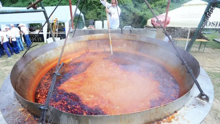 'Majstori kotlića' trljaju ruke: Orahovica u nedjelju domaćin 25. Čobanijade