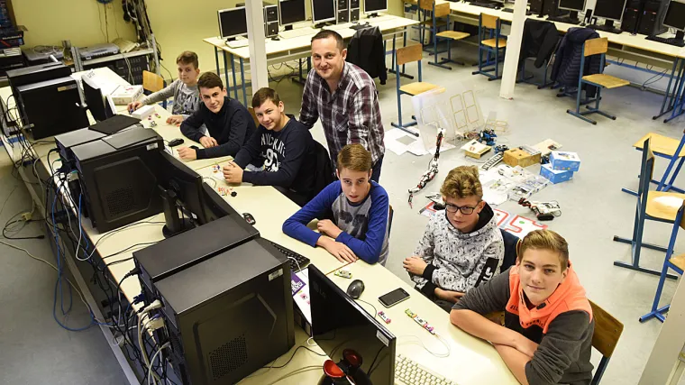 Informatika obvezna, a nitko je ne želi predavati: u IT sektoru informatičari zarađuju dvostruko vi&scaron;e