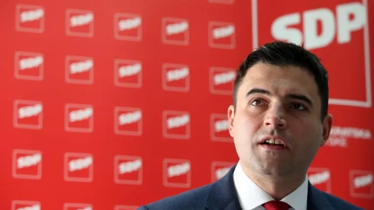 'Neka ne kriminalizira braniteljski pozdrav izjednačavanjem s istoimenim ustaškim'