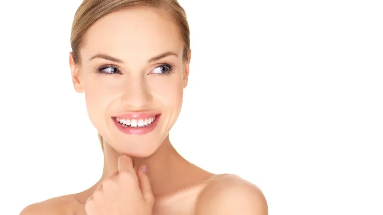 Kraj za sjaj: rje&scaron;enje protiv masnog sjaja, nepravilnosti i pro&scaron;irenih pora u obliku spreja