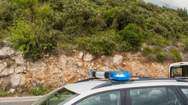 Jo&scaron; jedan požar: na brdu povi&scaron;e Lozice izbio požar na teren iza&scaron;la 34 vatrogasca