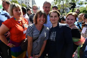 Stiže srpska gay premijerka, grad je pun policije i žandarmerije