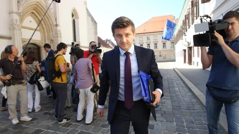 Ni&scaron;ta od poreza na nekretnine u 2018., ali - stižu izmjene kod oporezivanja starijih automobila