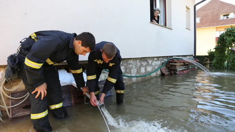 Situacija u Ogulinu opet dramatična: vodostaj raste iz sata u sat, cijeli kraj se boji najgoreg