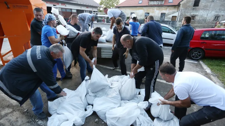 Besana noć pred stanovnicima Ogulina: vodostaj Dobre pre&scaron;ao kritičnu granicu od 250 cm!