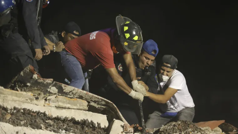 Sve strašnije vijesti stižu iz Meksika: u razornom potresu život izgubilo najmanje 248 ljudi!