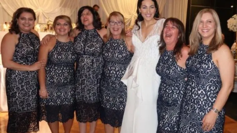 Go&scaron;će jednog vjenčanja doživjele su potpuni &scaron;ok: Njihova fotka postala je viralna, a sve zbog jedne jedine haljine
