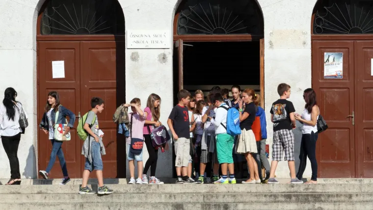 Vlasti u Rijeci dopu&scaron;taju da napasnik stanuje prekoputa &scaron;kole