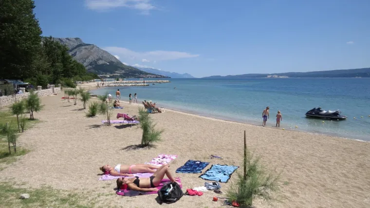 Na podao način potpuno je privatizirana predivna plaža