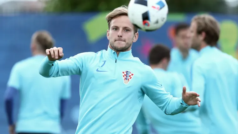 Rakitić odgovorio na kritike da je glumio ozljedu protiv Turske i nahvalio izbornika Čačića kao nitko prije