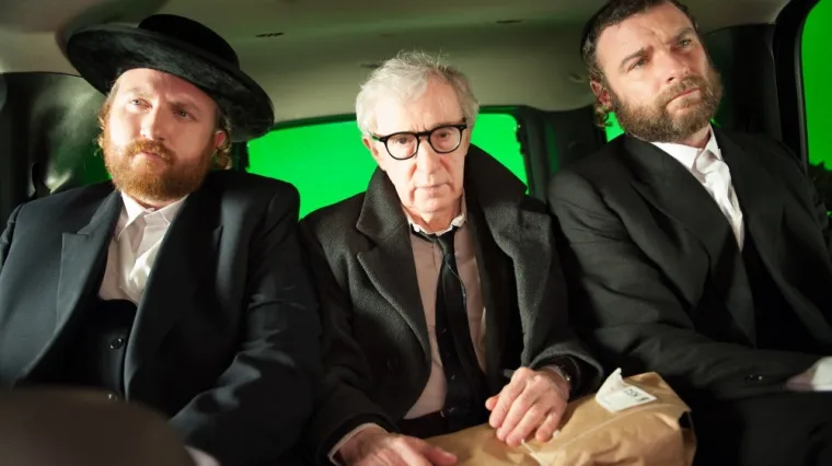 John Torturro kao Fioravante koji postaje profesionalni don Juan sve kako bi pomogao prijatelju u besparici (Utroje sa žigolom)