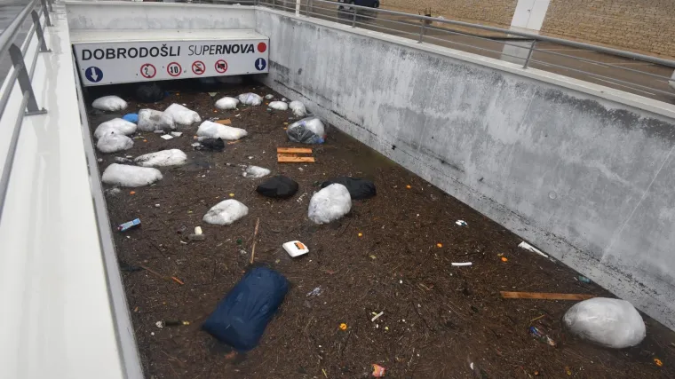 Koliko je vremena potrebno da se saniraju štete? Ovako izgleda trgovački centar SuperNova nakon velike poplave