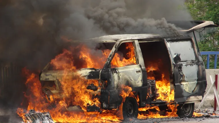 Mu&scaron;karac izgorio u kombiju u Beogradu: 'Gleda&scaron; čovjeka kako gori i ne može&scaron; mu pomoći'