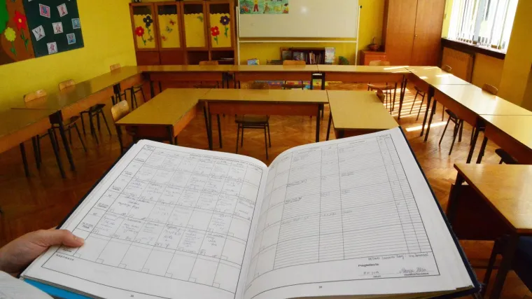 Mukama po &scaron;kolskim dnevnicima nikad kraja: novi jo&scaron; nisu dostavljeni, profesori se snalaze kako znaju