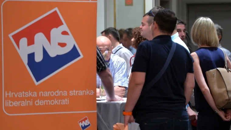 Kontra partnera u Vladi: HNS protiv prijedloga Obiteljskog zakona kojim bračni par bez djece nije obitelj!